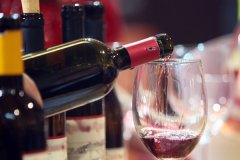 紅酒商城app軟件開發(fā)提供更便捷愉快的購物和品鑒體驗