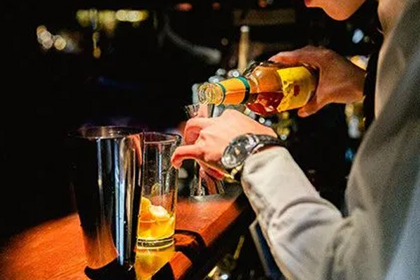 調(diào)酒app定制開(kāi)發(fā)幫助雞尾酒愛(ài)好者提高調(diào)酒技能發(fā)現(xiàn)新口味--廣州app開(kāi)發(fā)公司開(kāi)酷蜂科技